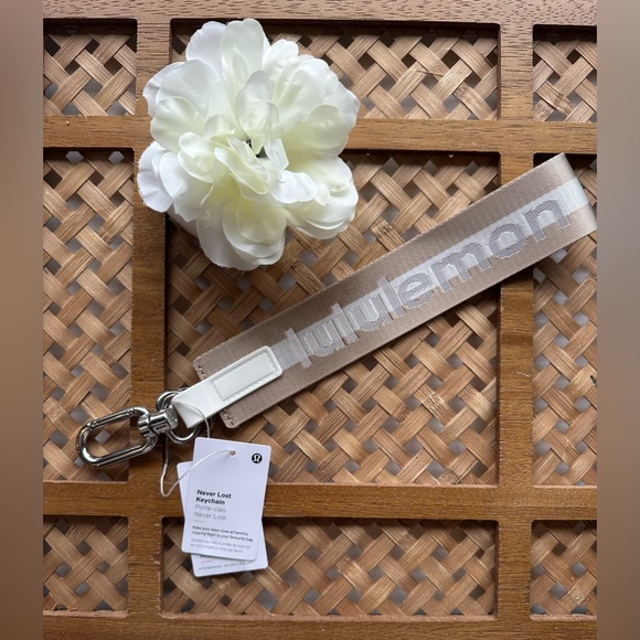 NWT Lululemon Never Lost Keychain • Worldmark • - Picture 2 of 4